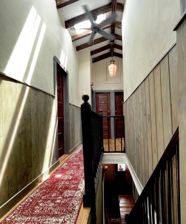 מלון פרובינסטאון Crew'S Quarters Boarding House - Caters To Men מראה חיצוני תמונה