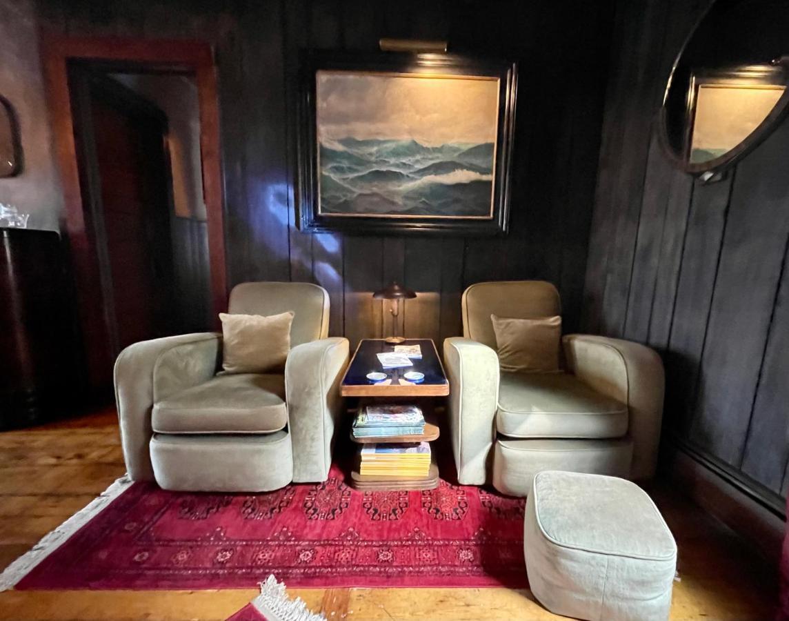 מלון פרובינסטאון Crew'S Quarters Boarding House - Caters To Men מראה חיצוני תמונה